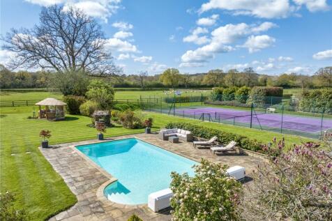 Pool &amp; Tennis Court