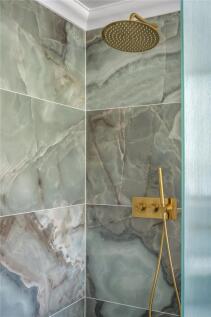 Principal Bathroom