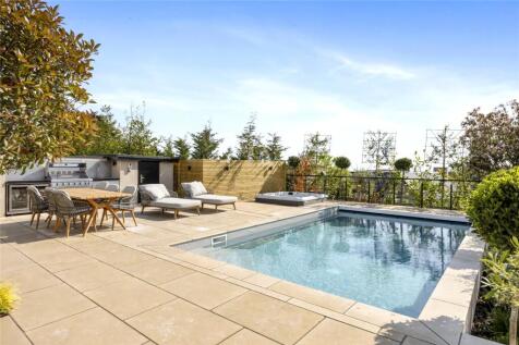 Barbecue &amp; Pool