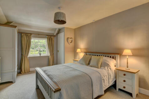 Cottage Main Bedroom