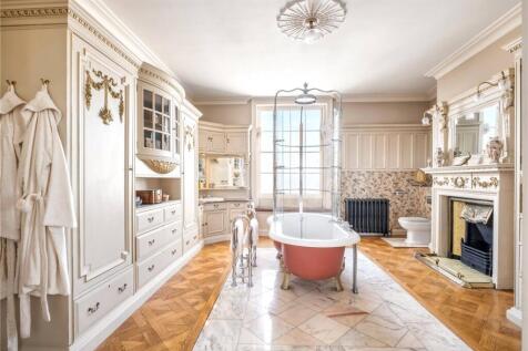 Principal Bathroom