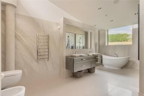 Principal Bathroom