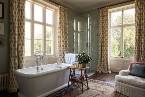 Prinicipal Bathroom