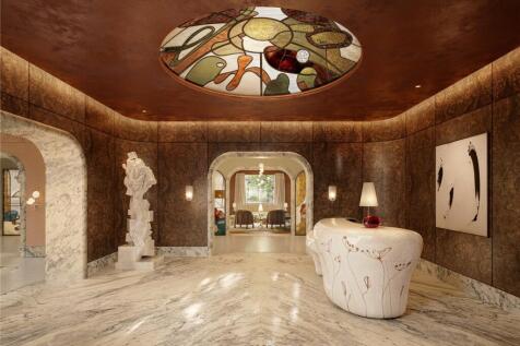 Concierge Foyer