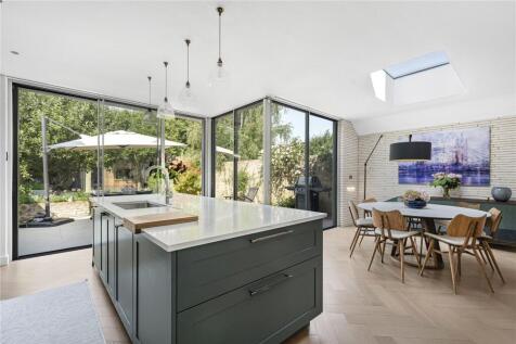 Kitchen / Dining