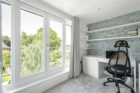 Bedroom / Study