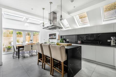 Kitchen / Dining