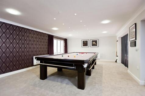 19 fairways Snooker Room.jpg