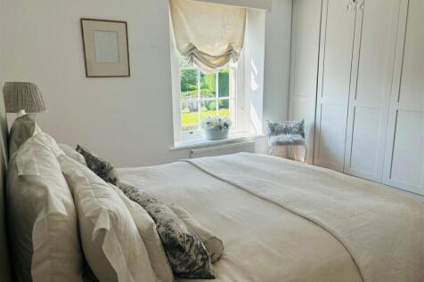 Bedroom 1.jpg