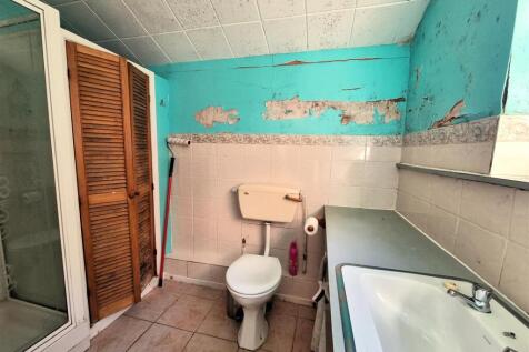 5 Tugela Road - Shower Room.jpg