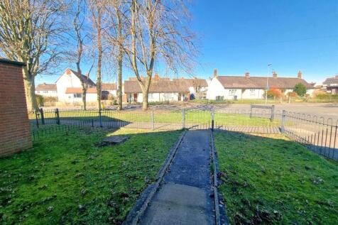 7 Ogilivie - Front Garden.jpg
