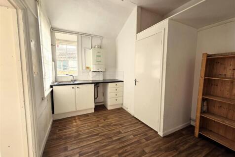 50 New Road - Kitchen.jpg
