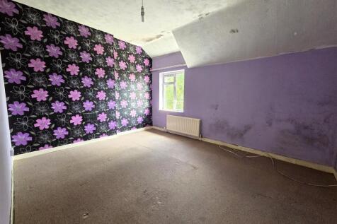 1 Seagry Hill - Bed 1.jpg