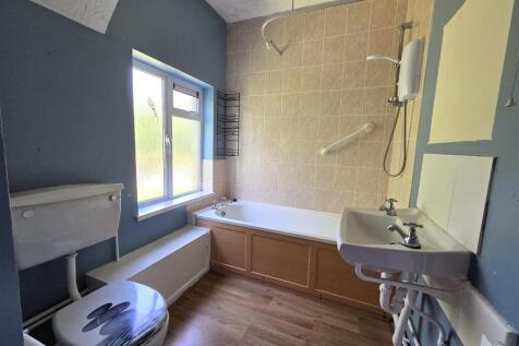 1 Seagry Hill - Bathroom.jpg