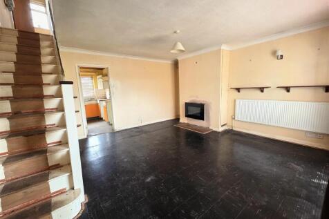 11 Cowley Way - Lounge.jpg