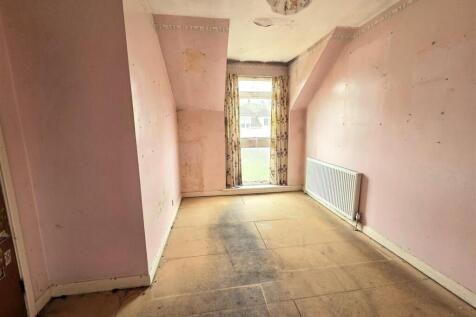 11 Cowley Way - Bed 2.jpg