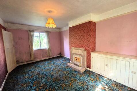 175 London Road - Lounge.jpg