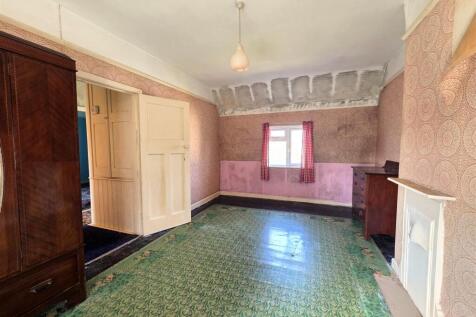 175 London Road - Bed 1.jpg