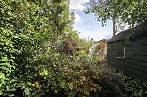 175 London Road - Garden.jpg