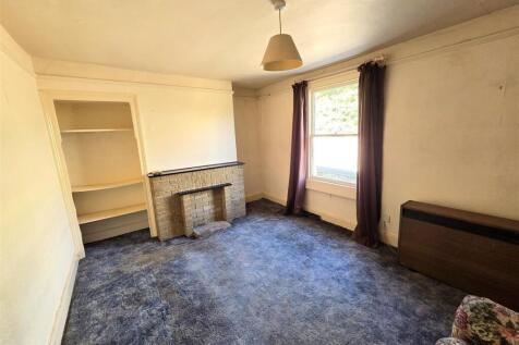 2 Claremont - Living Room.jpg
