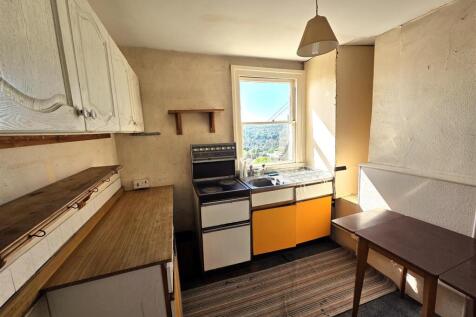 2 Claremont - Kitchen.jpg