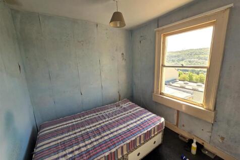 2 Claremont - Bedroom.jpg