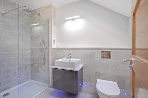 NES4 BATHROOM.jpg