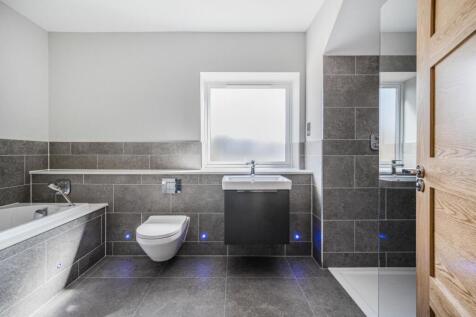 NES3 BATHROOM.jpg