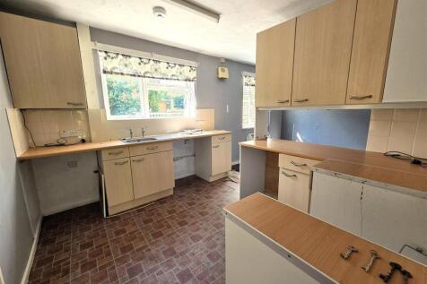 14 Green Road - Kitchen.jpg