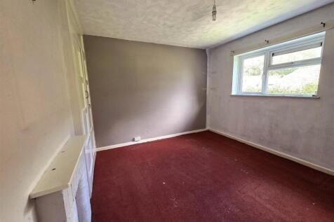 14 Green Road - Bed 1.jpg