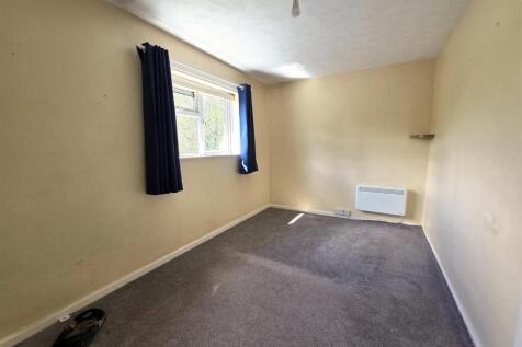 14 Green Road - Bed 2.jpg