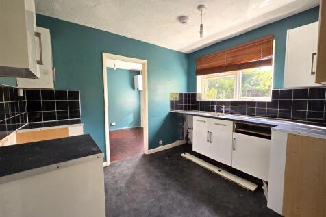 15 Green Road - Kitchen.jpg