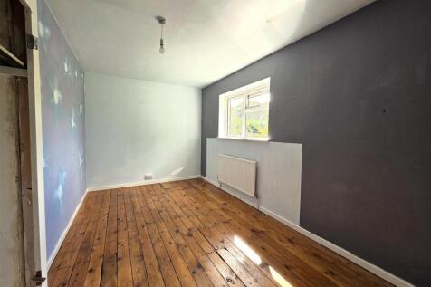 15 Green Road - Bed 2.jpg