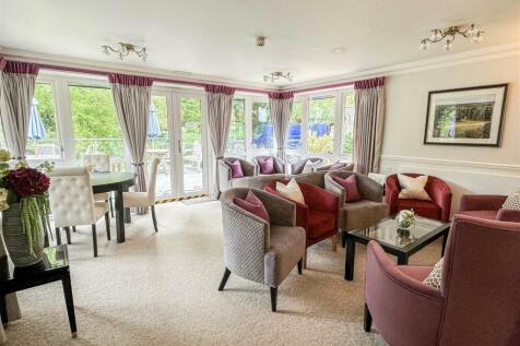 Lounge-2.jpg