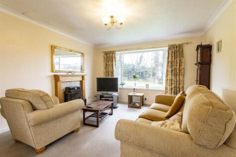 &#39;L&#39; Shaped Living/Dining Room