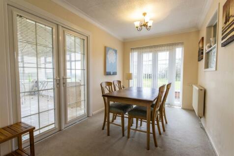 &#39;L&#39; Shaped Living/Dining Room
