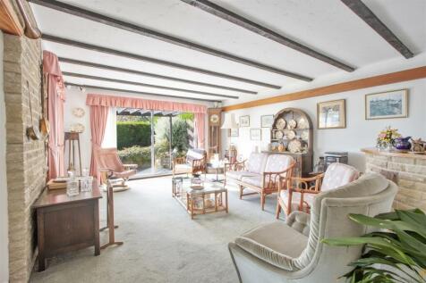 Sitting room 1.jpg