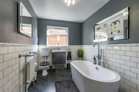 Re-Fitted Family Bathroom