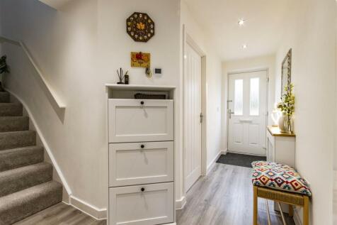 &#39;L&#39; Shaped Entrance Hall