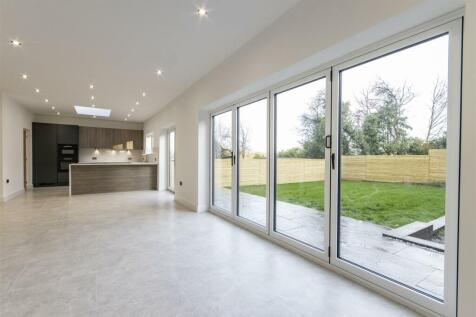 Superb Open Plan Kitchen/Dining/Family Room