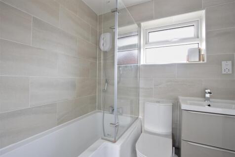 Re-Fitted Family Bathroom