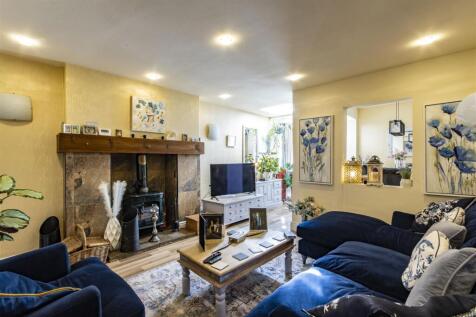 Living Room/Snug