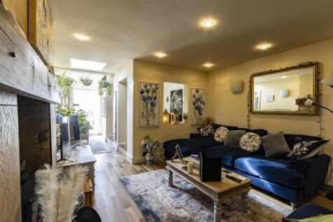 Living Room/Snug