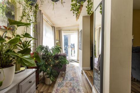 Living Room/Snug