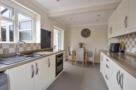 Kitchen 1.jpg