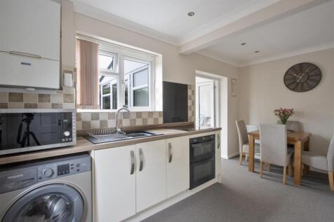 Kitchen 2.jpg