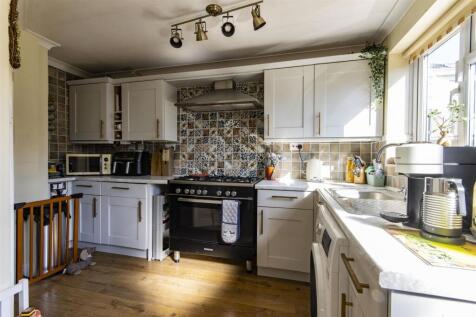 &#39;L&#39; Shaped Kitchen/Diner