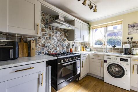 &#39;L&#39; Shaped Kitchen/Diner
