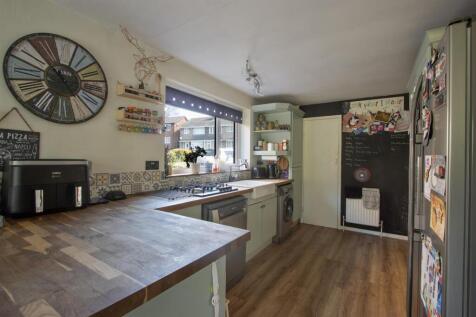 Kitchen 2.jpg