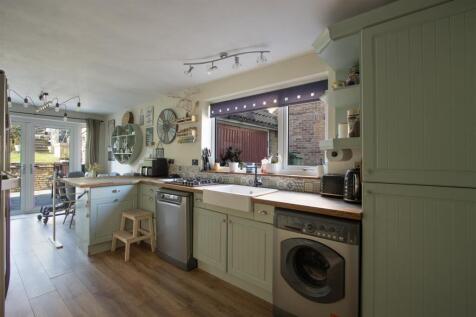 Kitchen 1.jpg